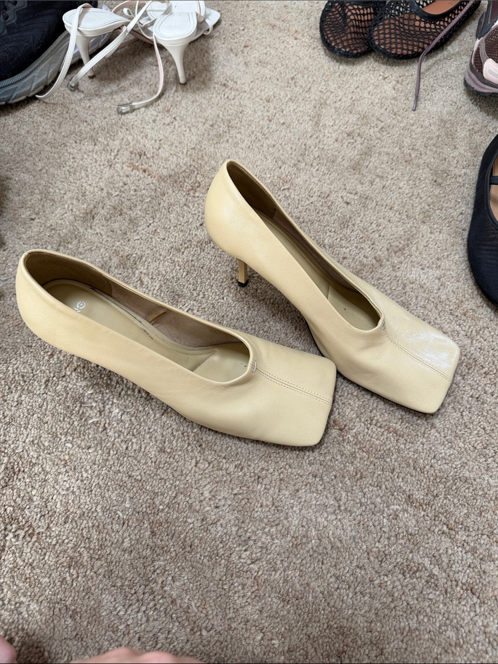Mango leather Square-Toe Mid Heel Pumps in Cream/Tan